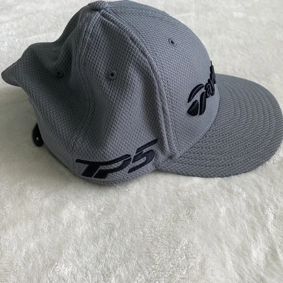 TaylorMade golf hat - Picture 4 of 4